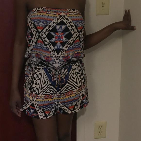 Tribal print romper size small - Picture 4 of 4